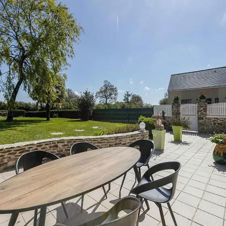 In La Brisette With Garden